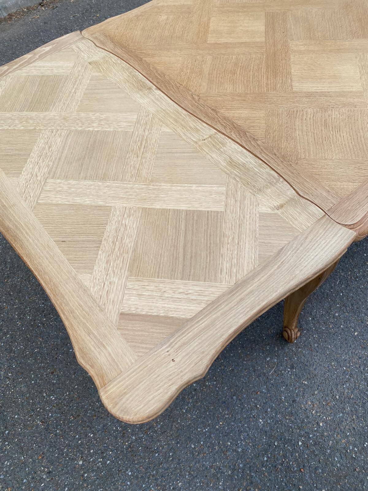 Table à manger extensible Louis XV bois massif chêne et marqueterie 250cm
