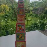 Cubes empilables en bois