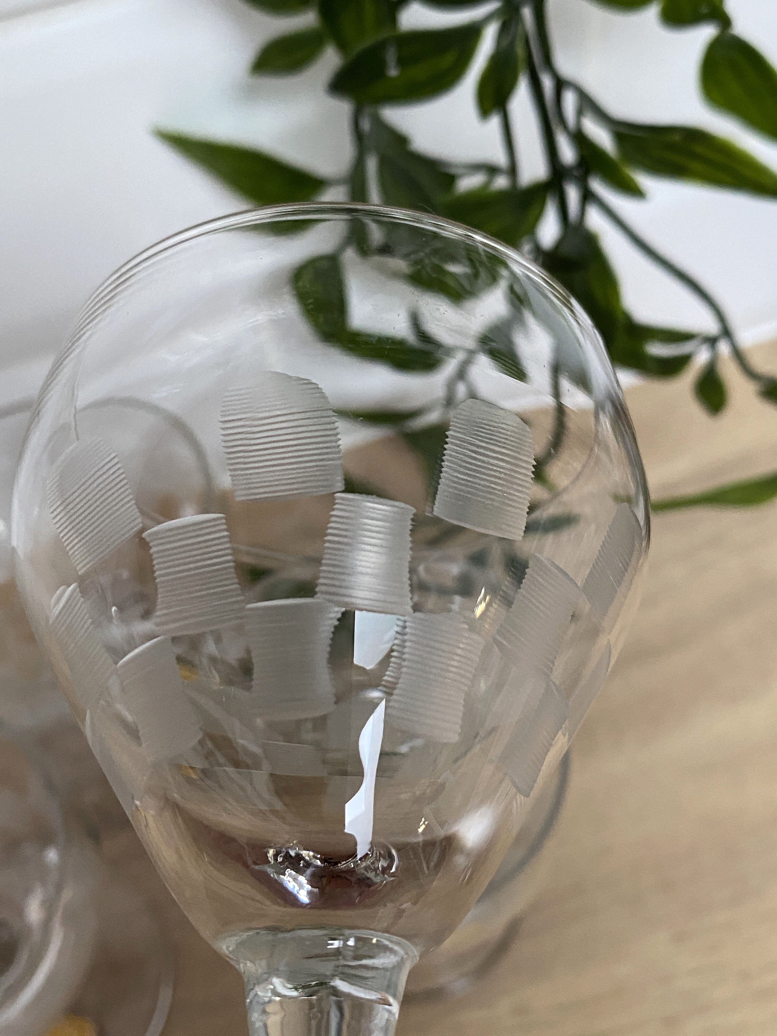 Set of 6 engraved wine glasses