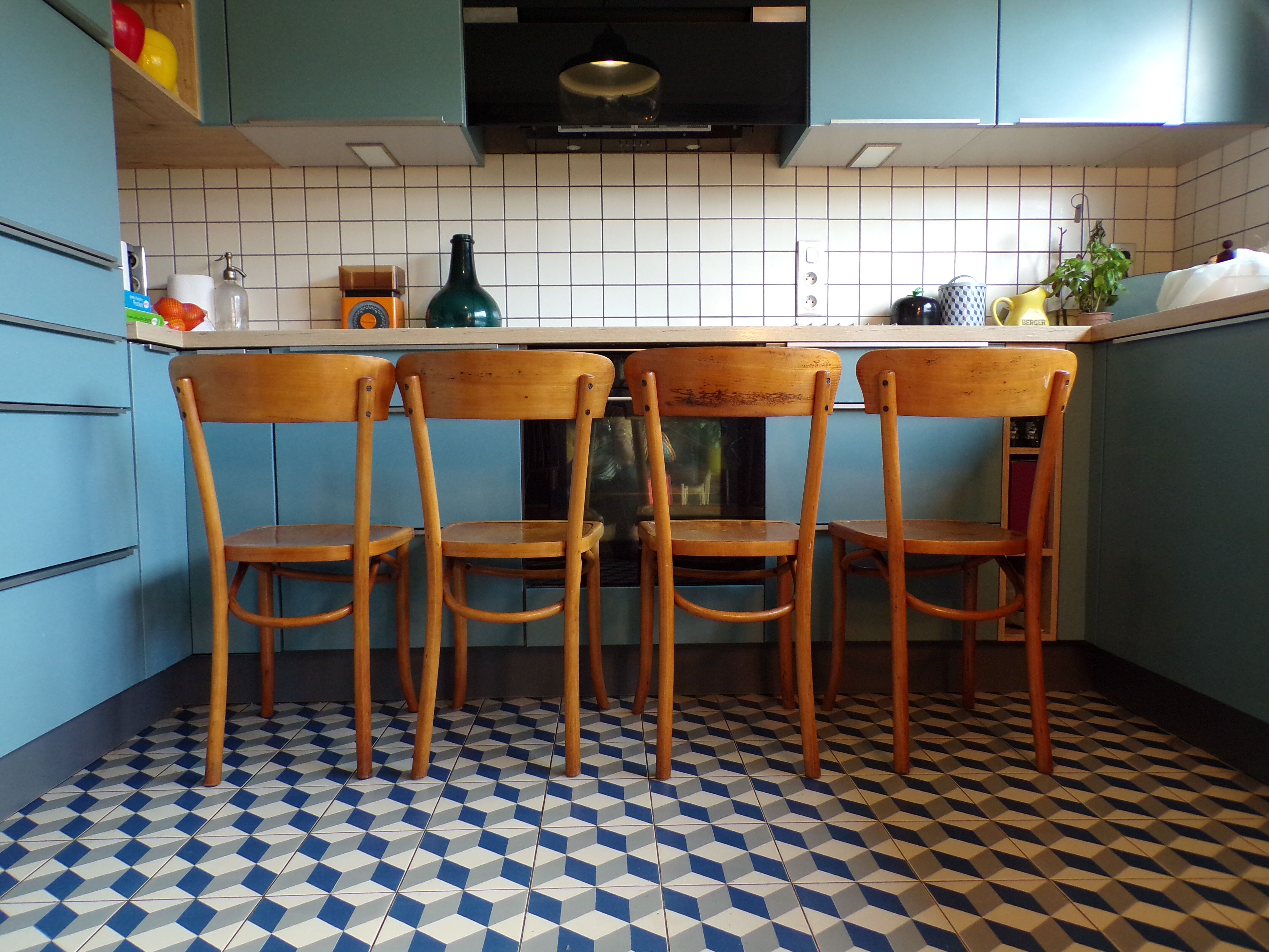4 curved wooden bistro chairs