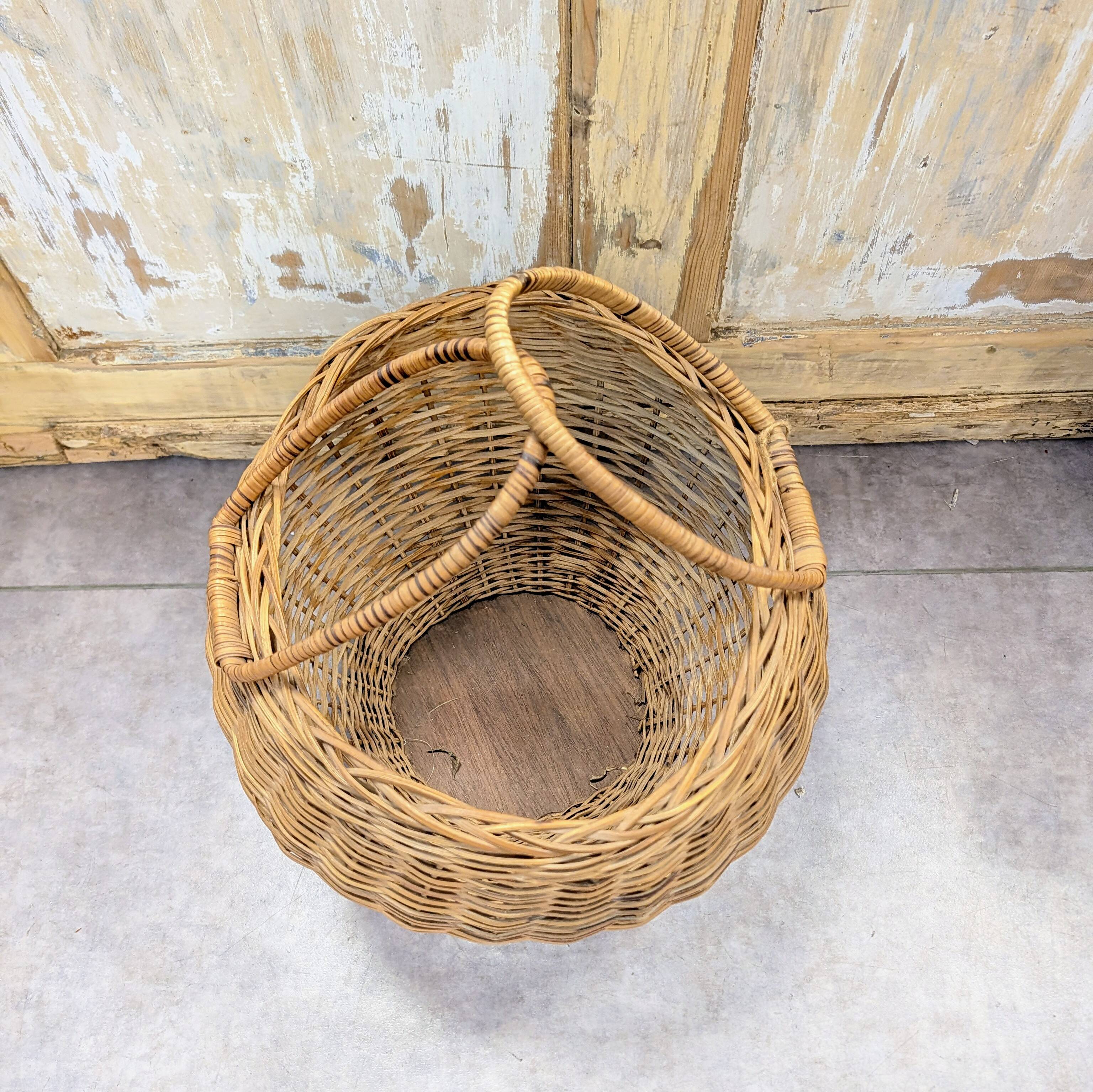 Panier boule en rotin tressé à anse