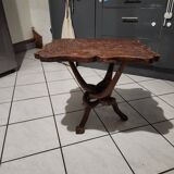 Coffee table with knotted wooden legs in an African pattern