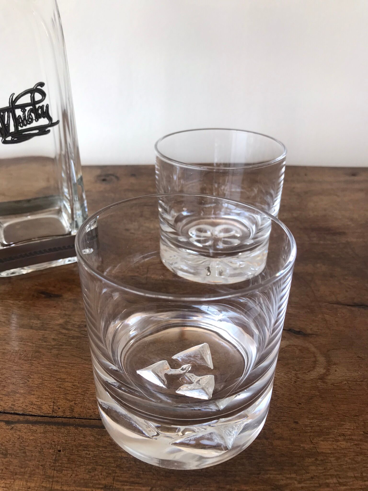 Whisky decanter and its 3 glasses
