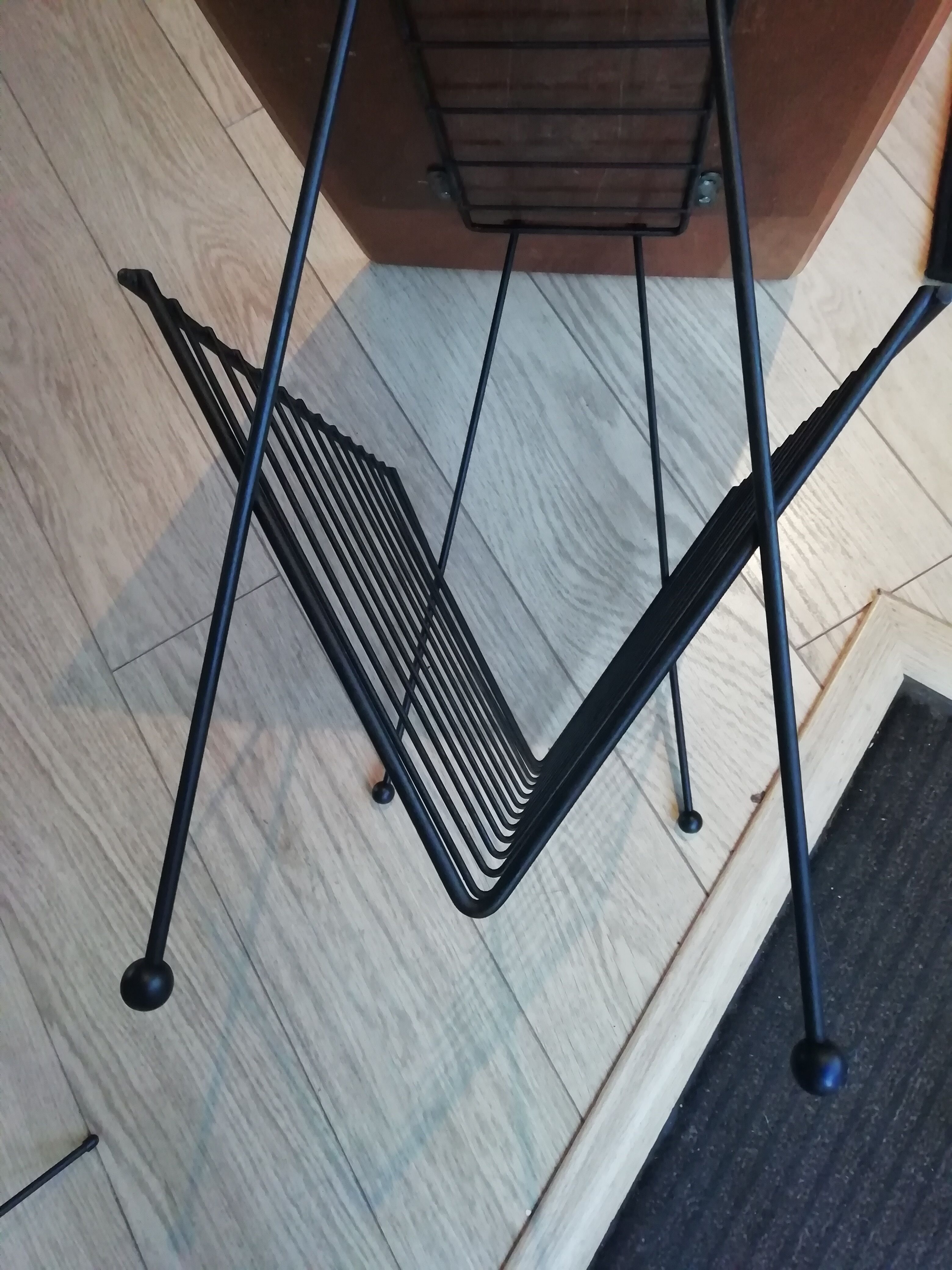 Table magazines rack