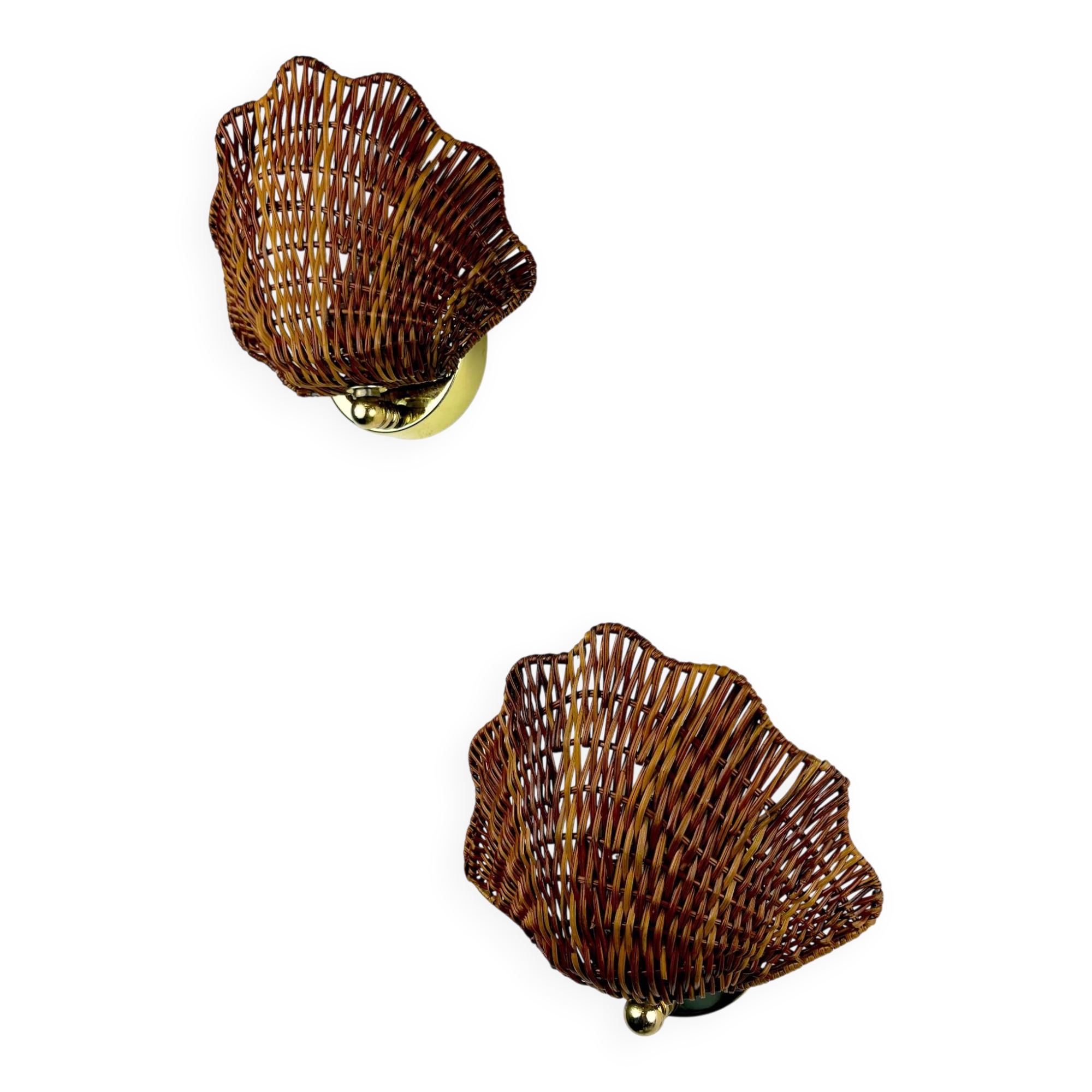 Pair of shell-shaped wicker wall sconces – rattan & brass, circa Italy 1970s
