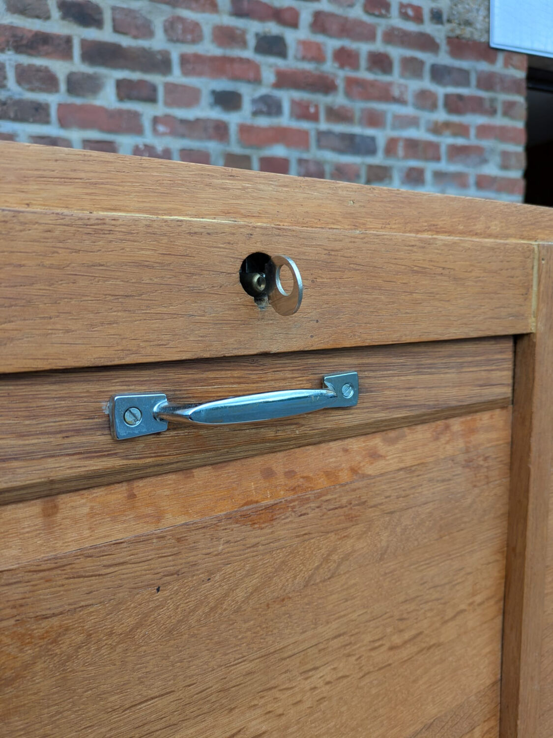 Curtain-top filing cabinet