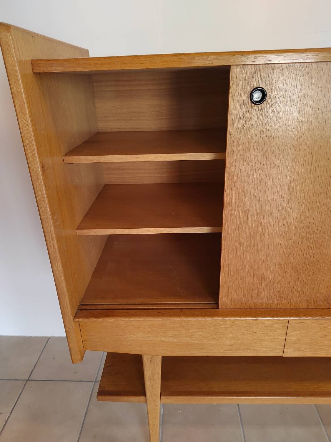 Superb tall sideboard in light oak, French work from the early 1950s