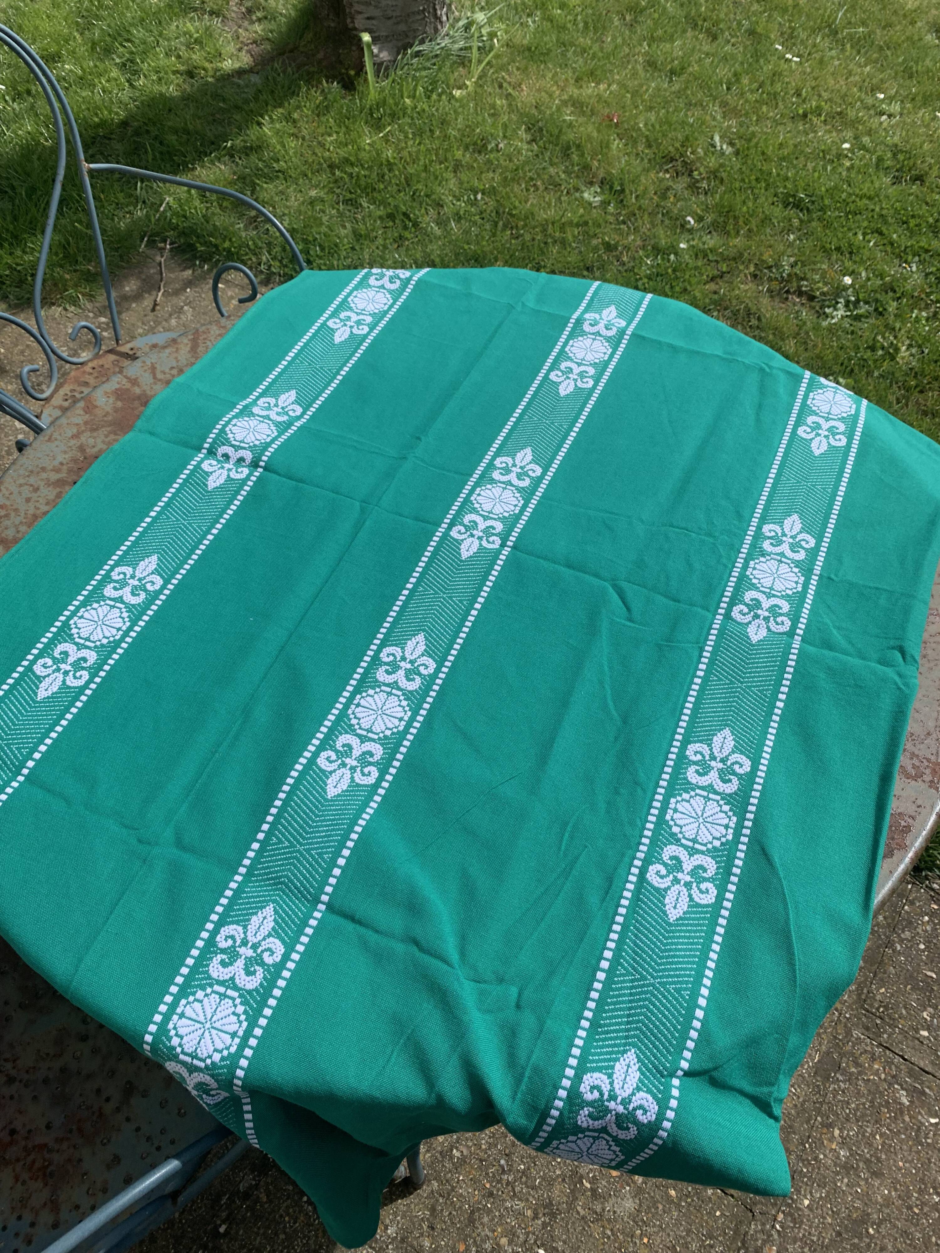Artiga tablecloth and 6 napkins, Basque linen, green with white embroidery