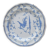 Plat décoratif en faïence française à décor d’oiseau décor Moustiers