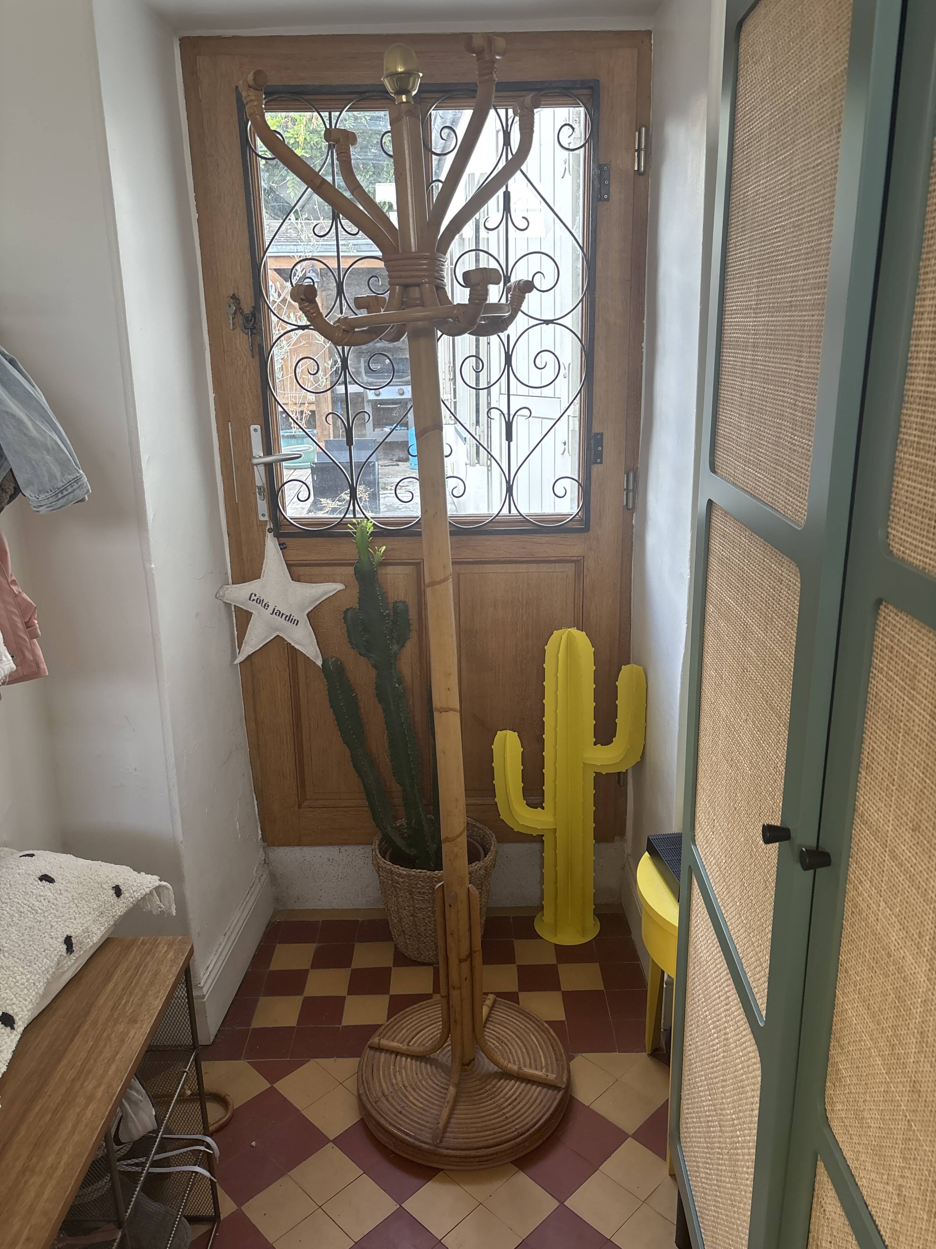 Freestanding rattan coat rack
