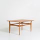 Table d'appoint en chêne par Karl-Erik Ekselius pour JOC, Suède, années 1950.