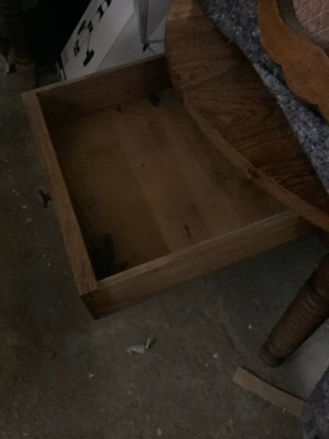 Drop-leaf table