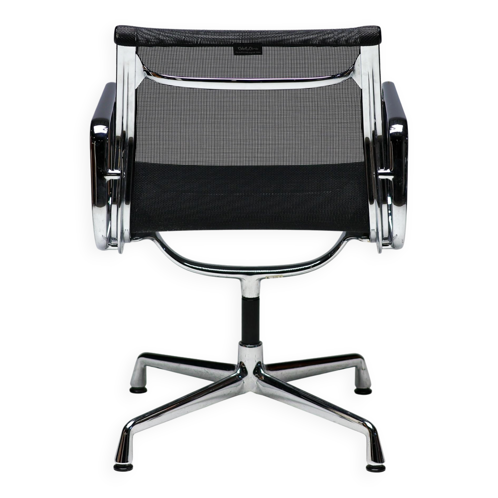 Ensemble de quatre chaises pivotantes EA108 Eames "Aluminium Group" par Vitra en noir