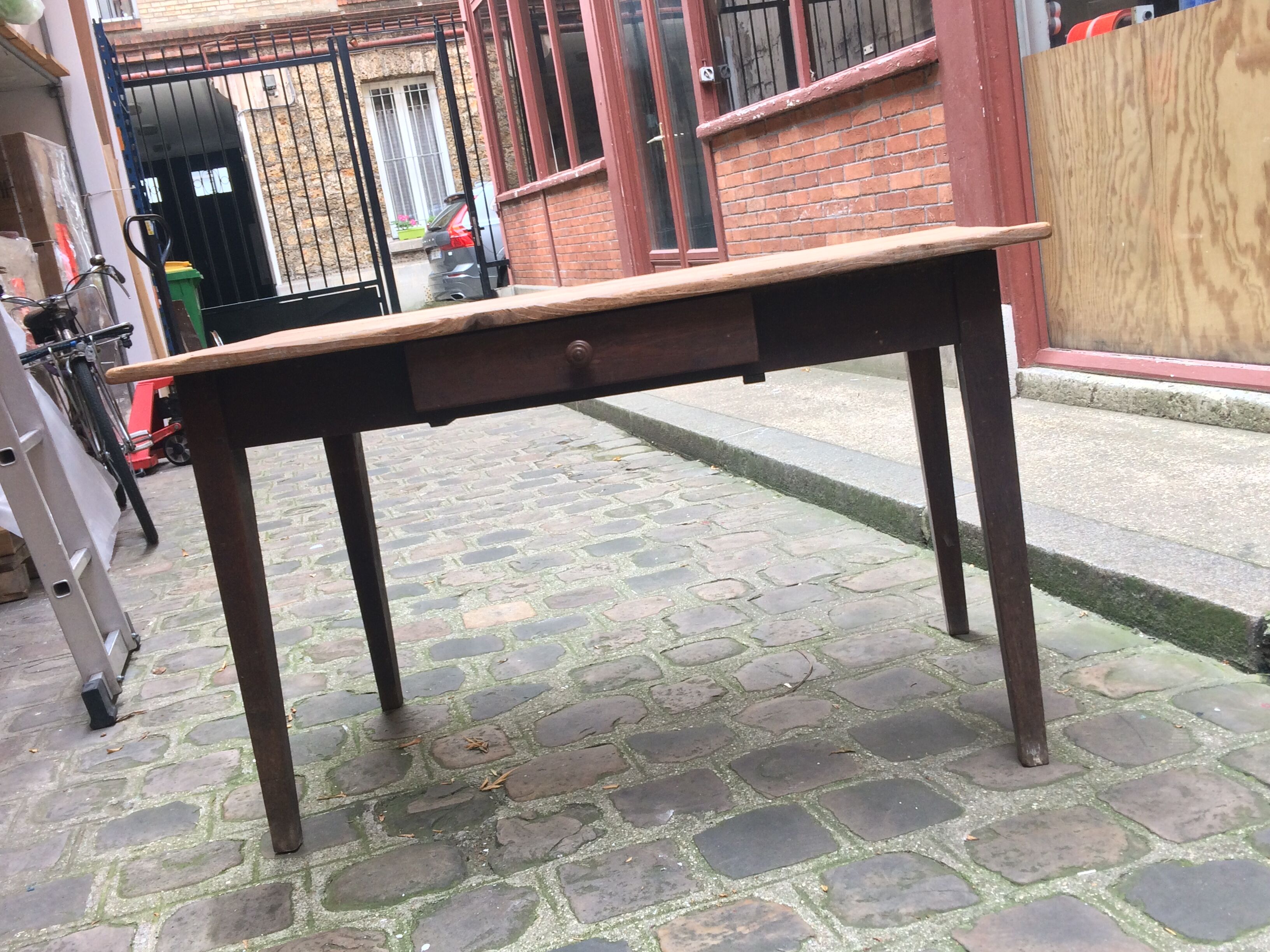 Firm table spindle feet