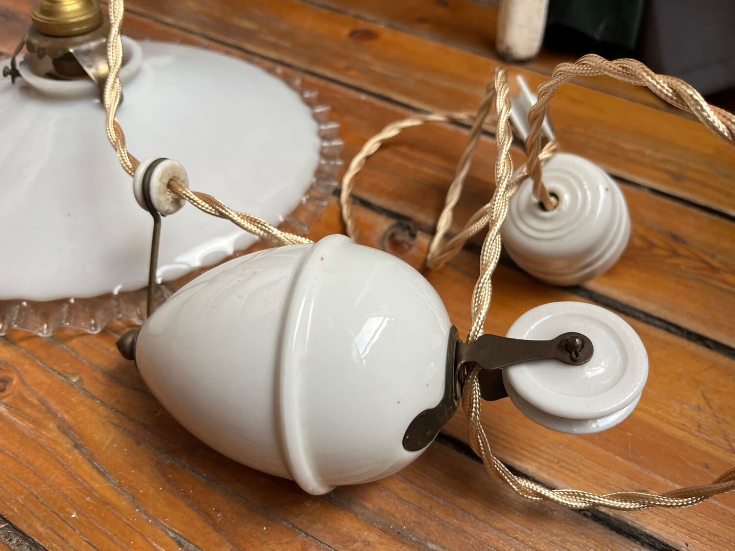 Opaline suspension rises and falls