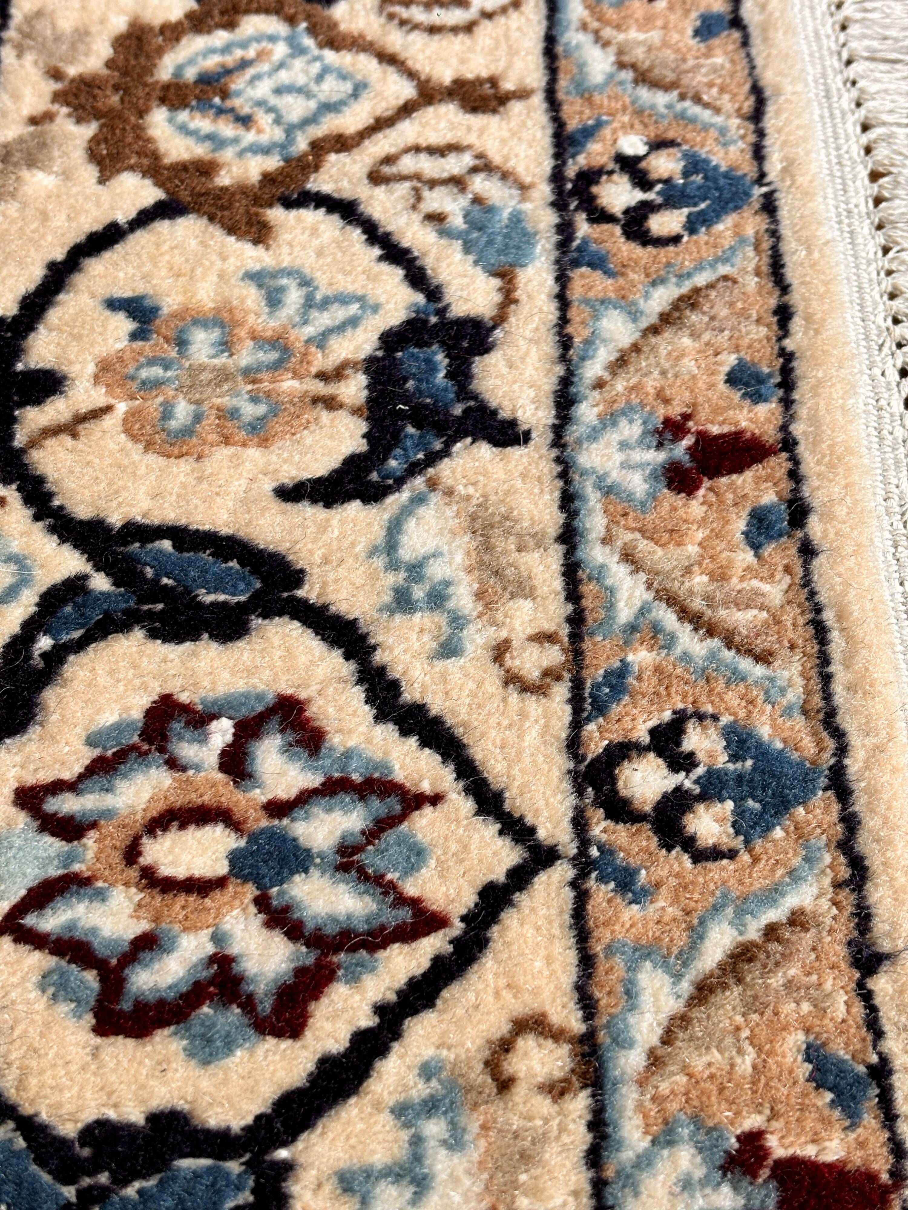 Nain Persian carpet in wool on cotton – 207 x 127 cm