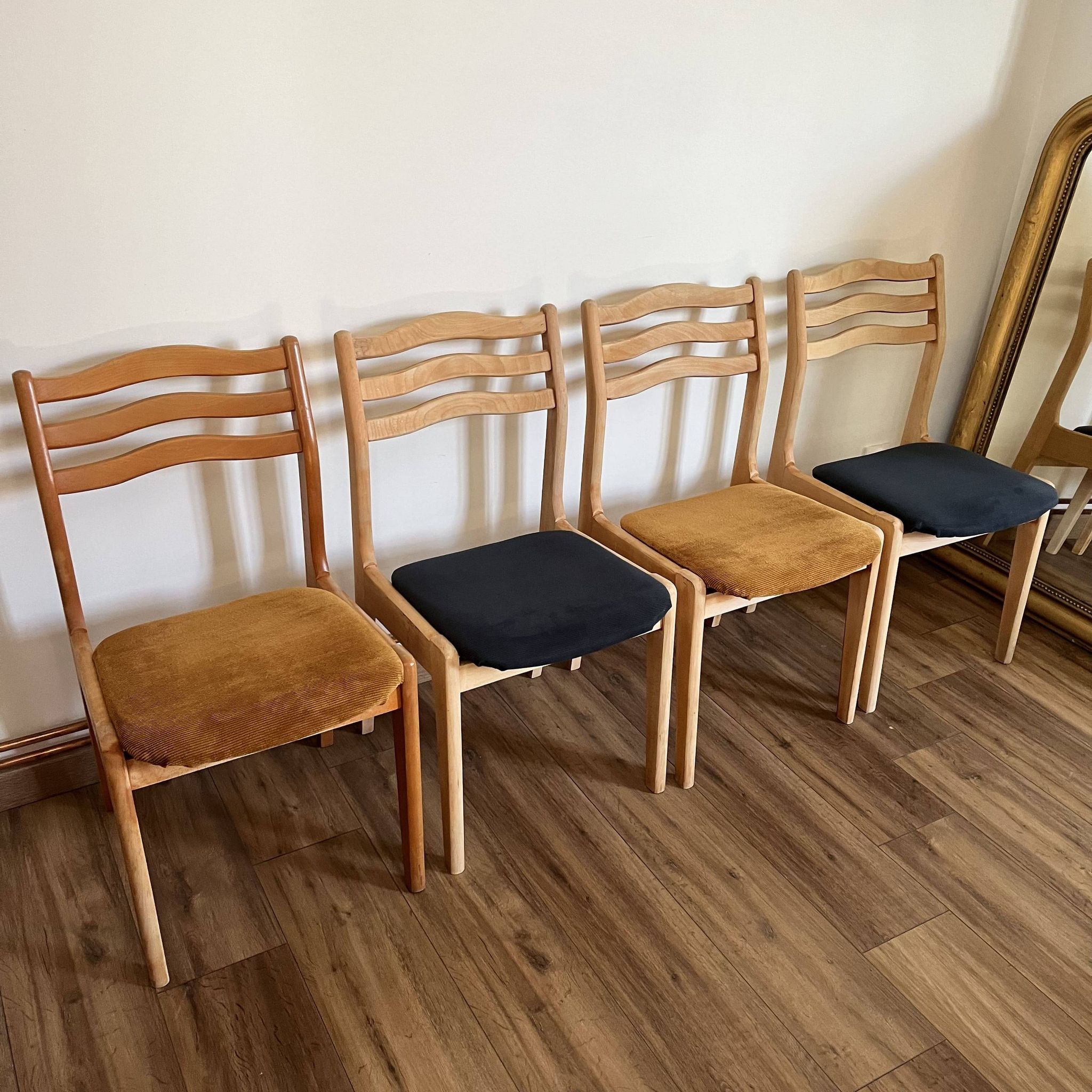 Set of 4 ribbed fabric chairs