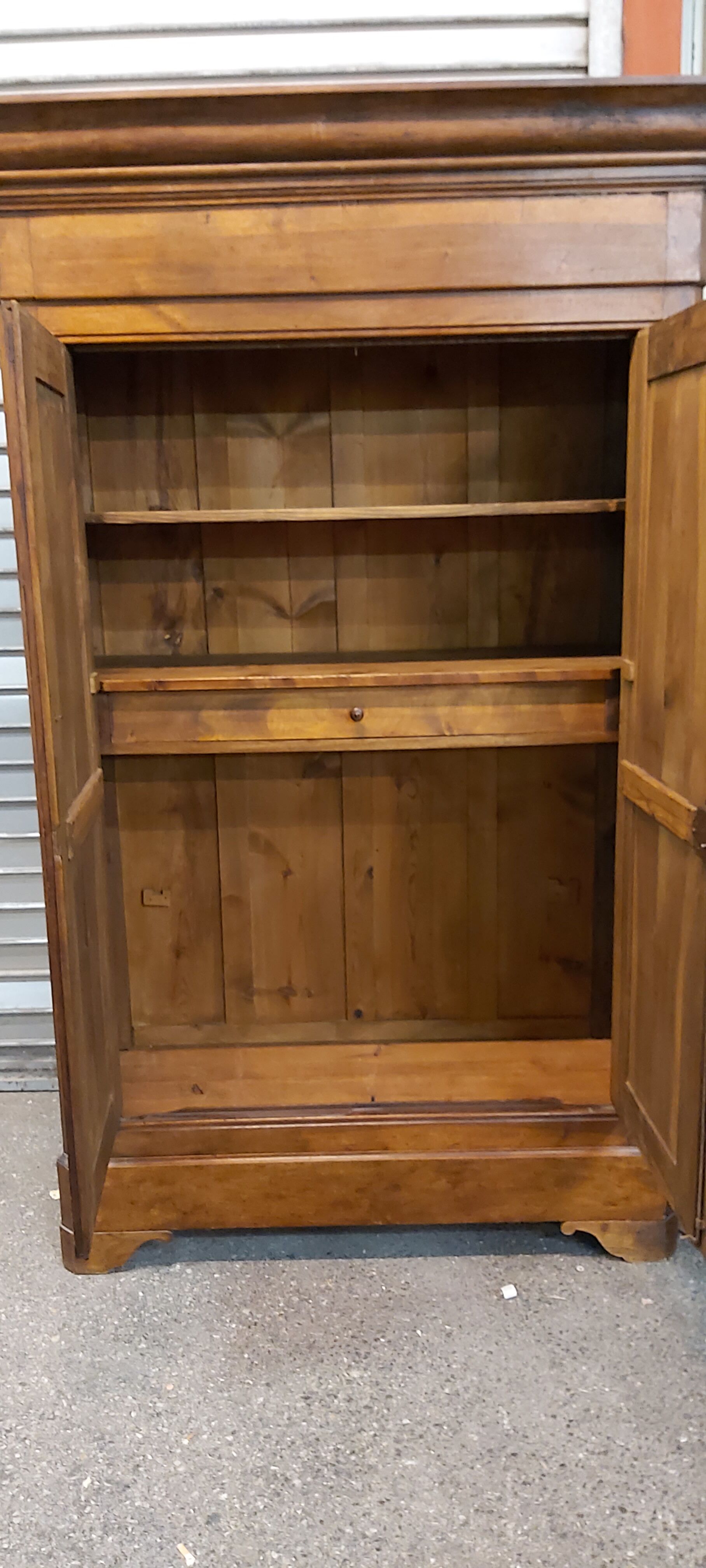 Walnut wardrobe 19th cty