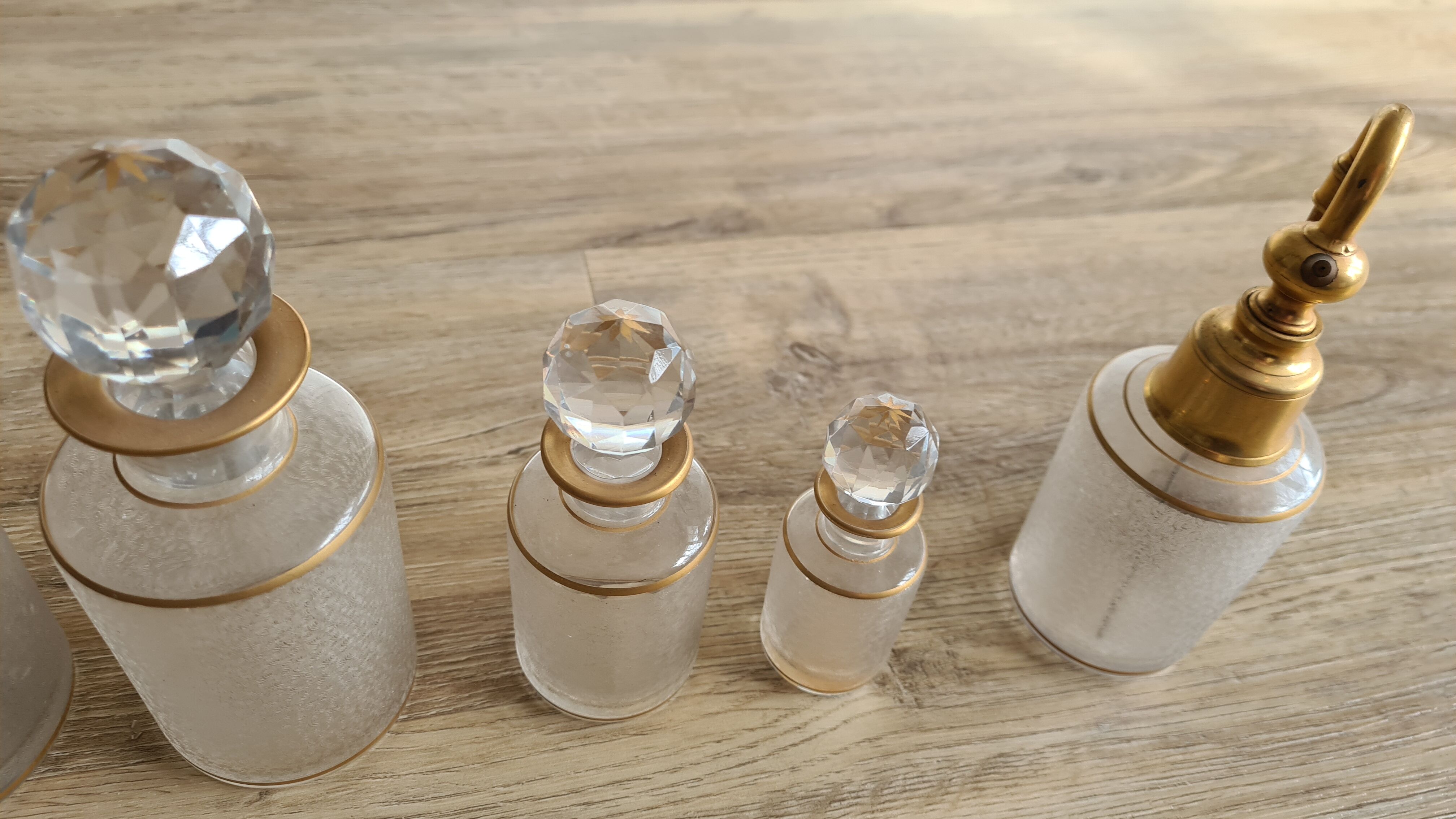 Lot 6 precious old glass bottles with Art Deco gilding La Samaritaine / vintage