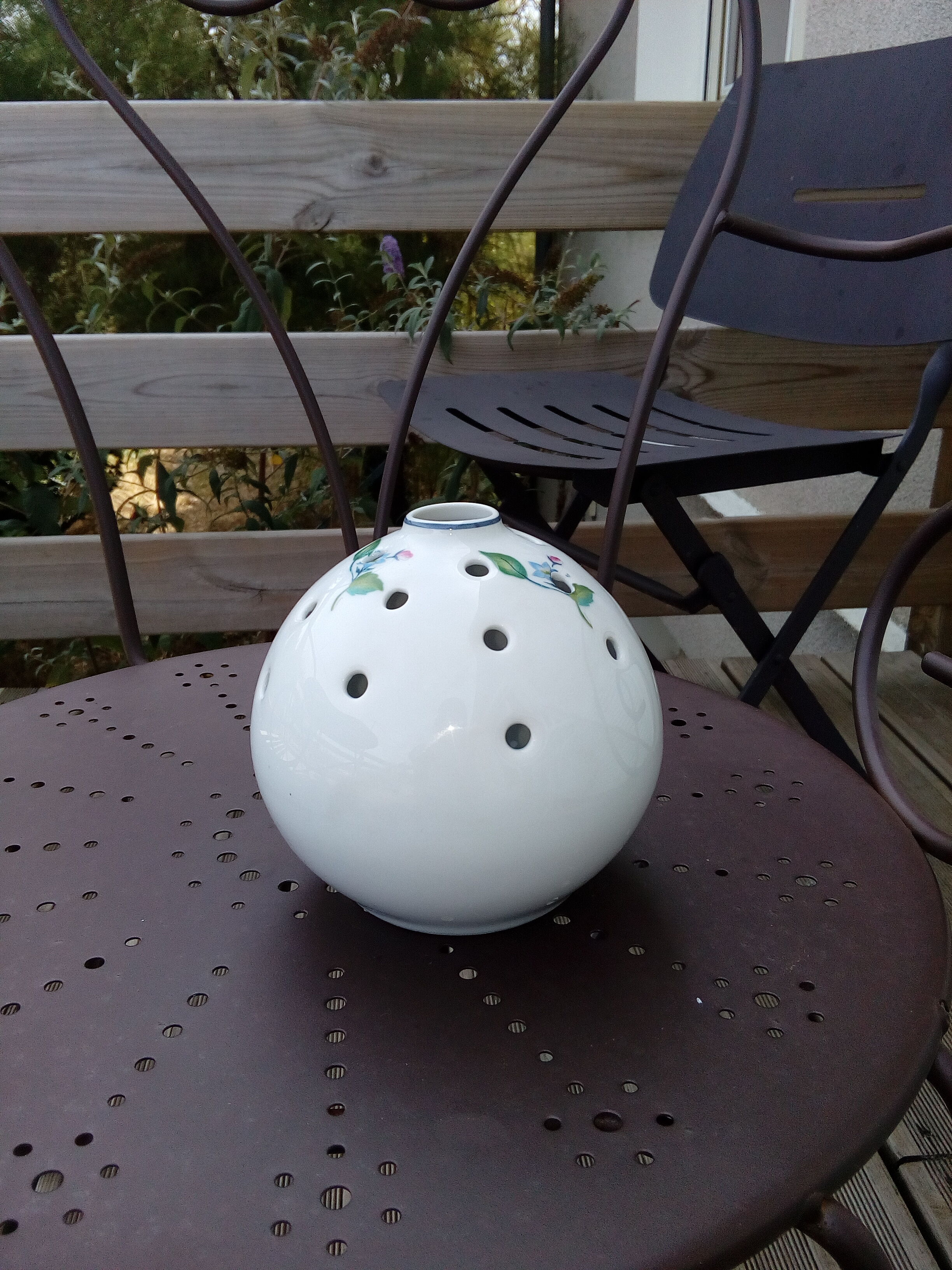 Vase ball flower in white porcelain limoges