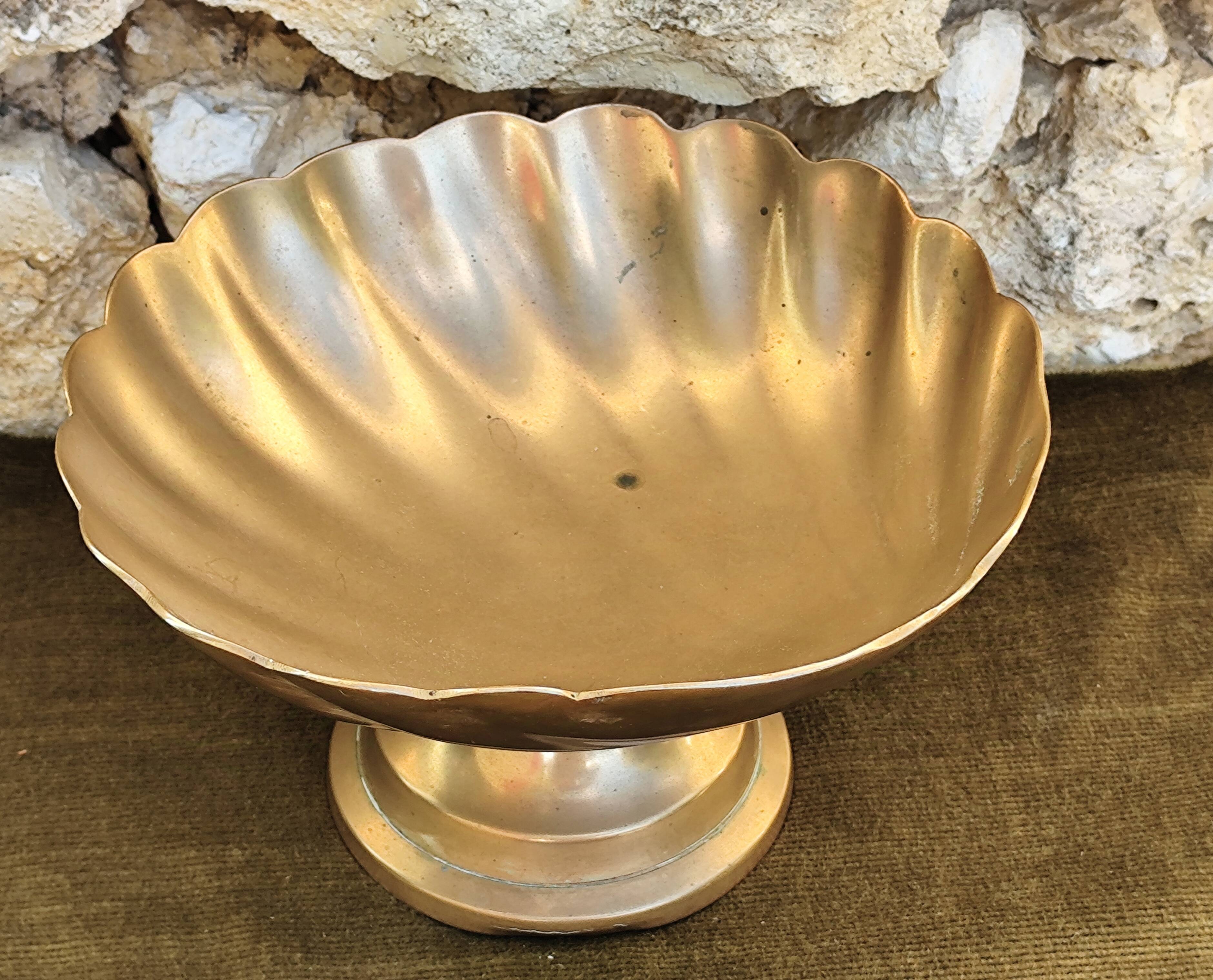 Large brass shell-shaped pocket emptier