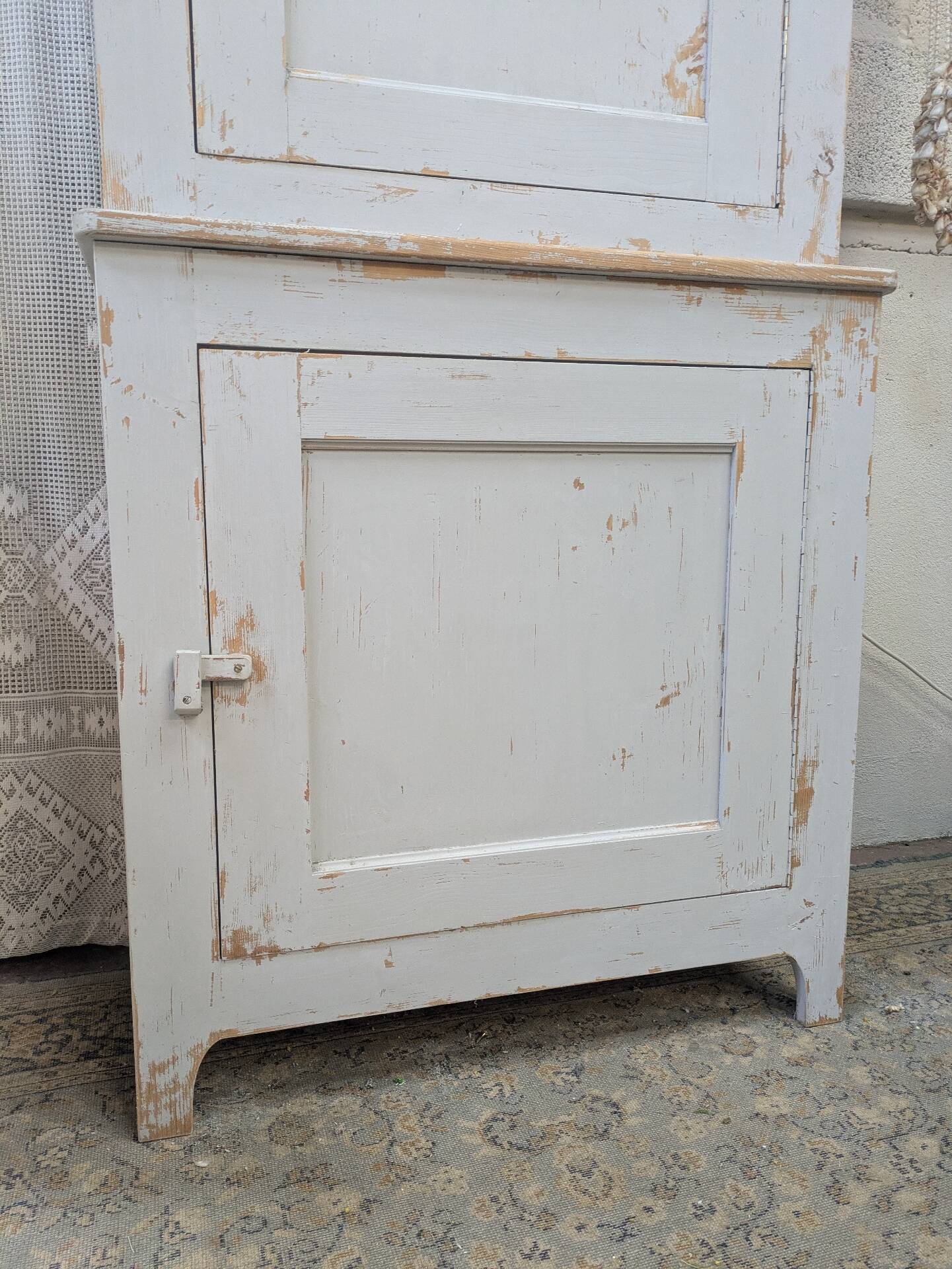 Buffet with two patinated bodies