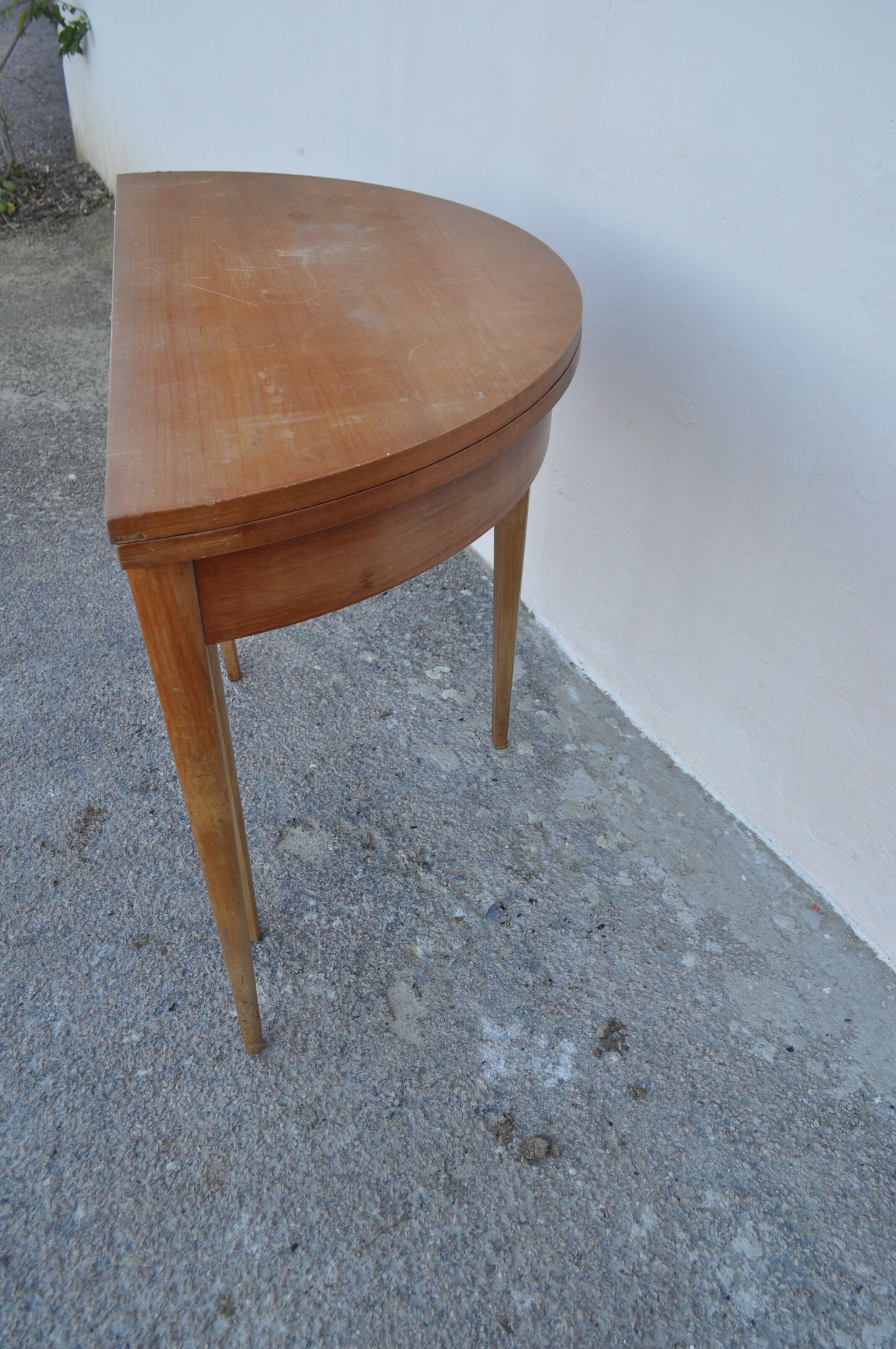 Modular scandinavian table