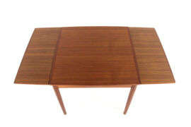 Compact Poul Hundevad for Hundevad & Co extendable dining table