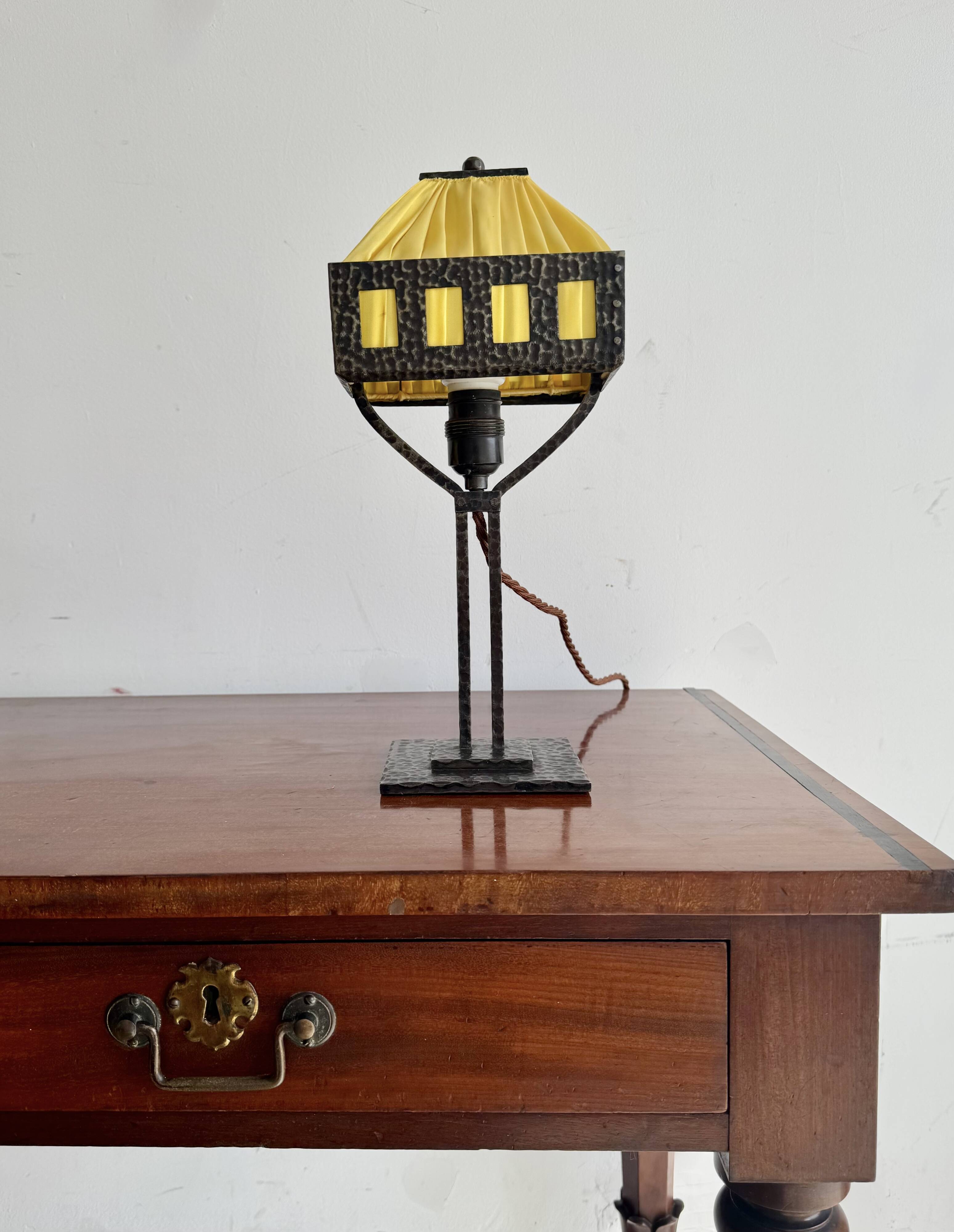 Lampe de table suédoise Arts and Crafts par Arvid Böhlmarks
