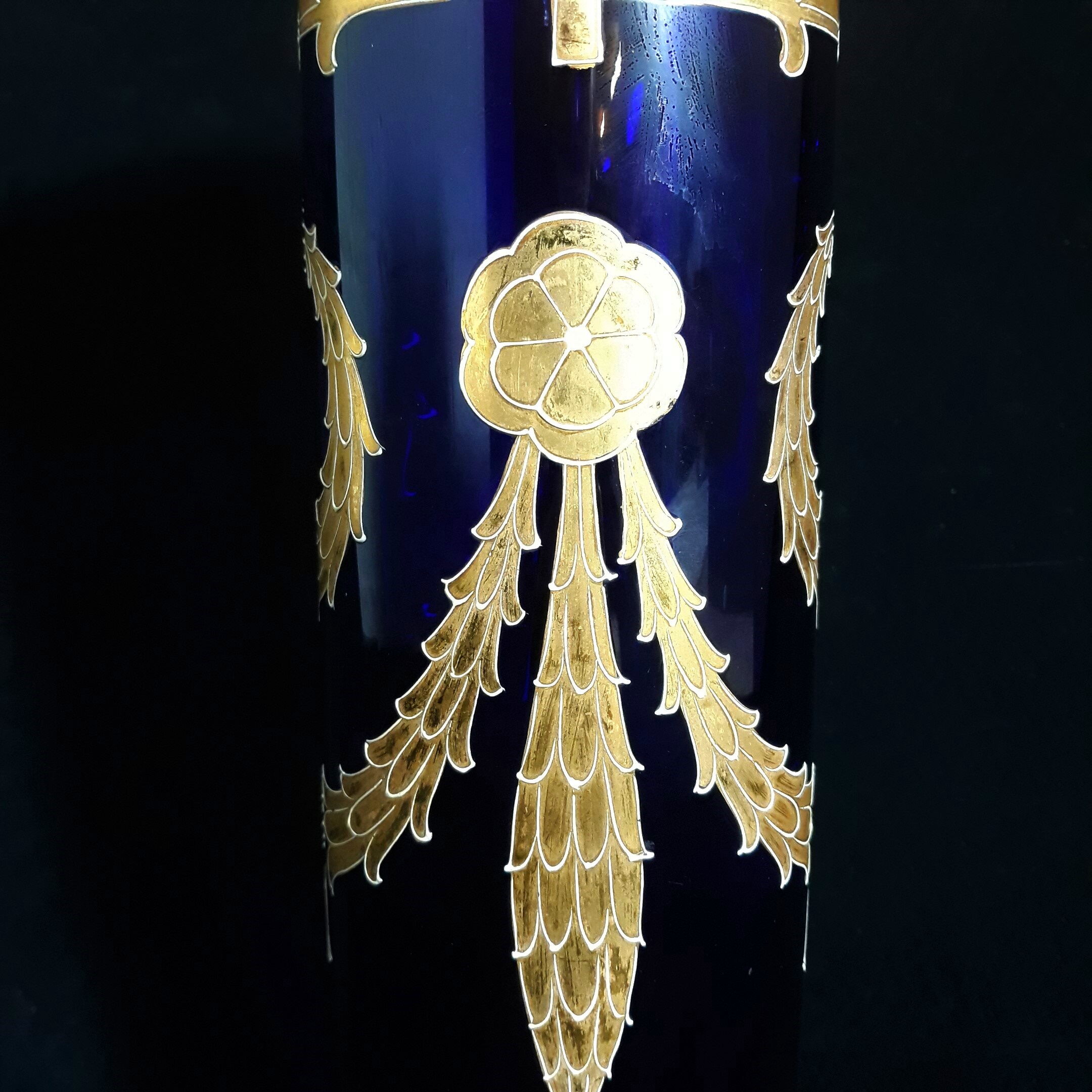 Vase Jugendstil en bleu cobalt avec guirlandes en email doré
