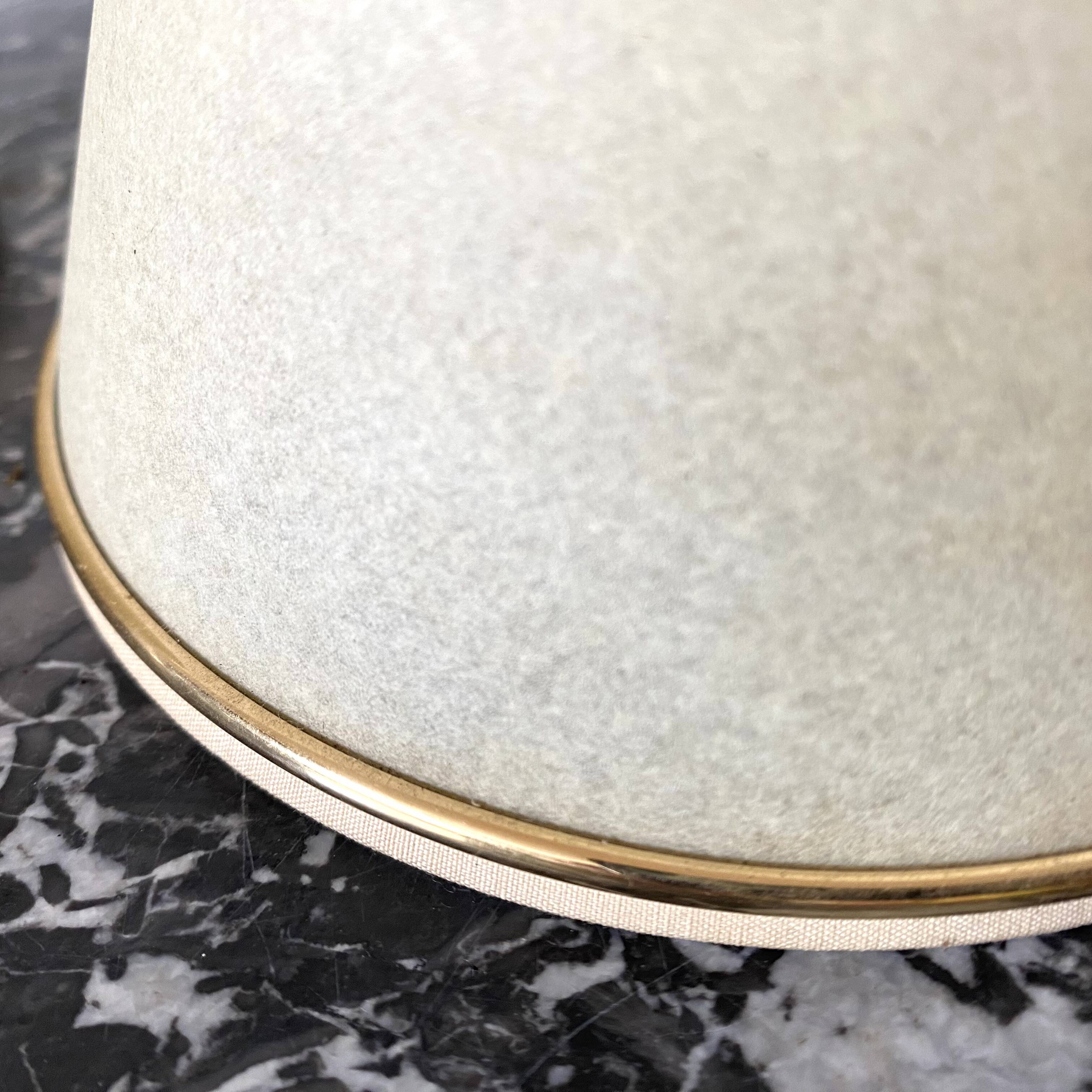 Clip-on lampshade