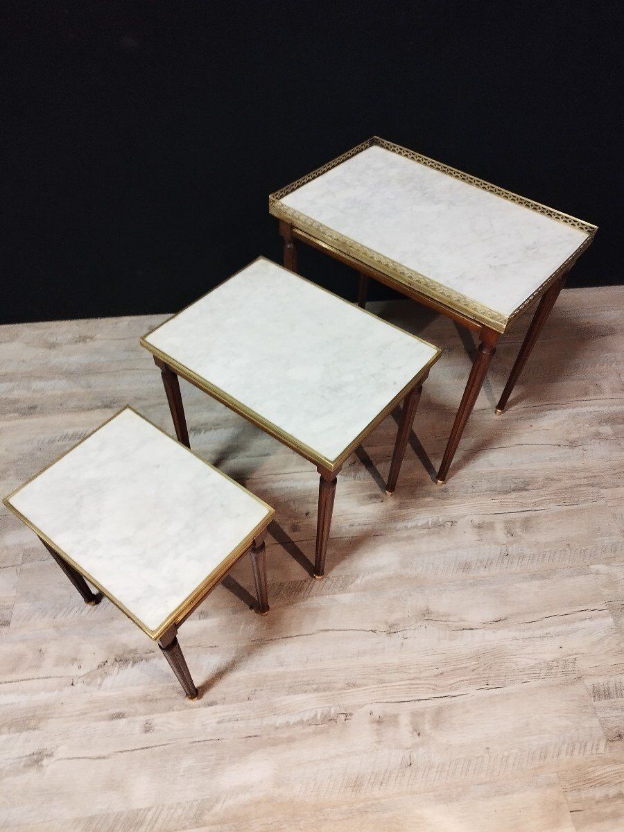 Tables gigognes Louis XVI en acajou