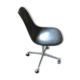Eames, Charles and Ray office chairs with its original wheeled base