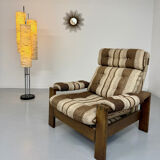 Vintage 1970s design armchair made of wood and fabric.