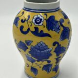 Vase chinois jaune à motifs bleus , 19ème siècle
