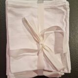 Set tablecloth and 12 damask towels