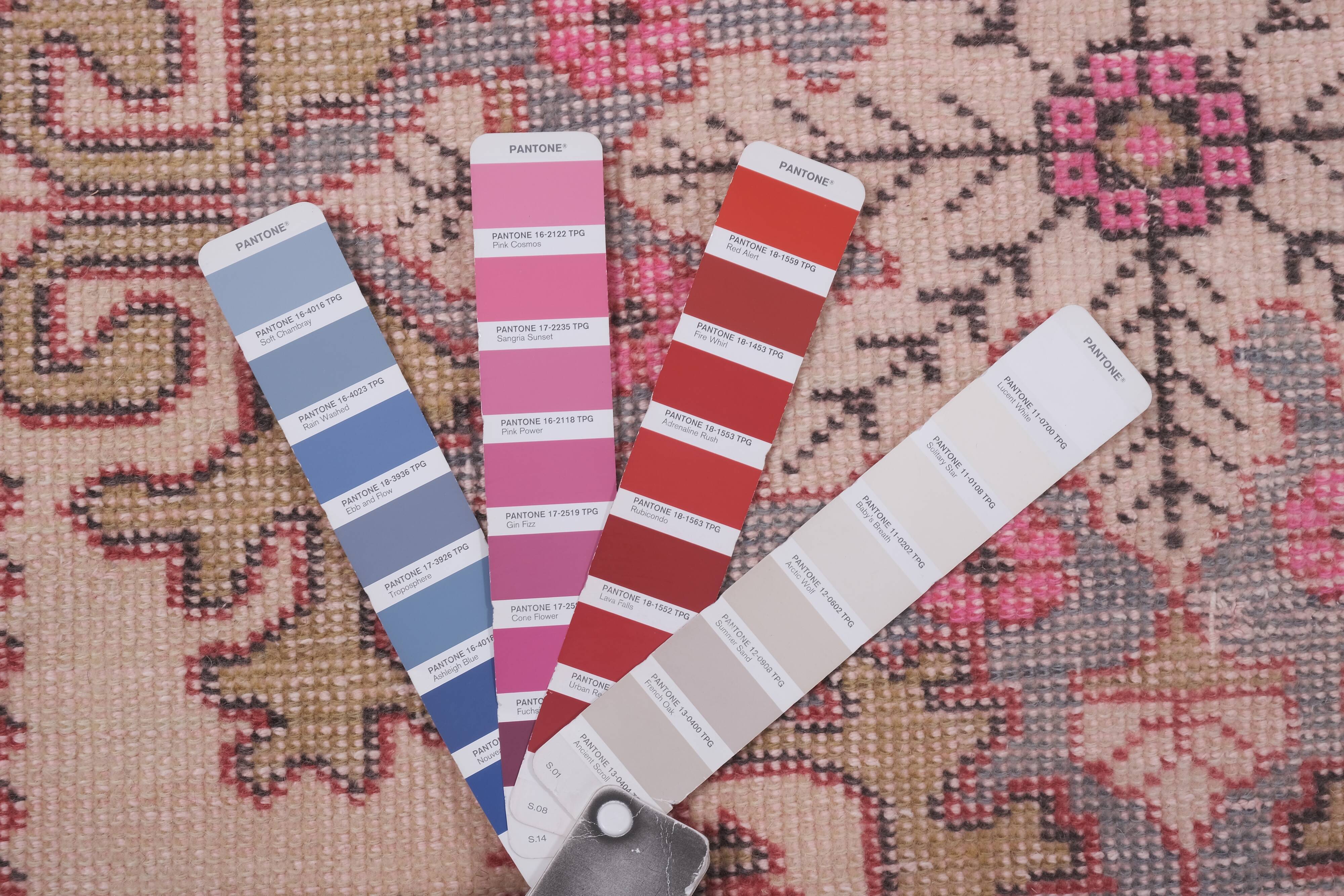 Vintage Turkish rug from Oushak, hand-woven 132x216 cm