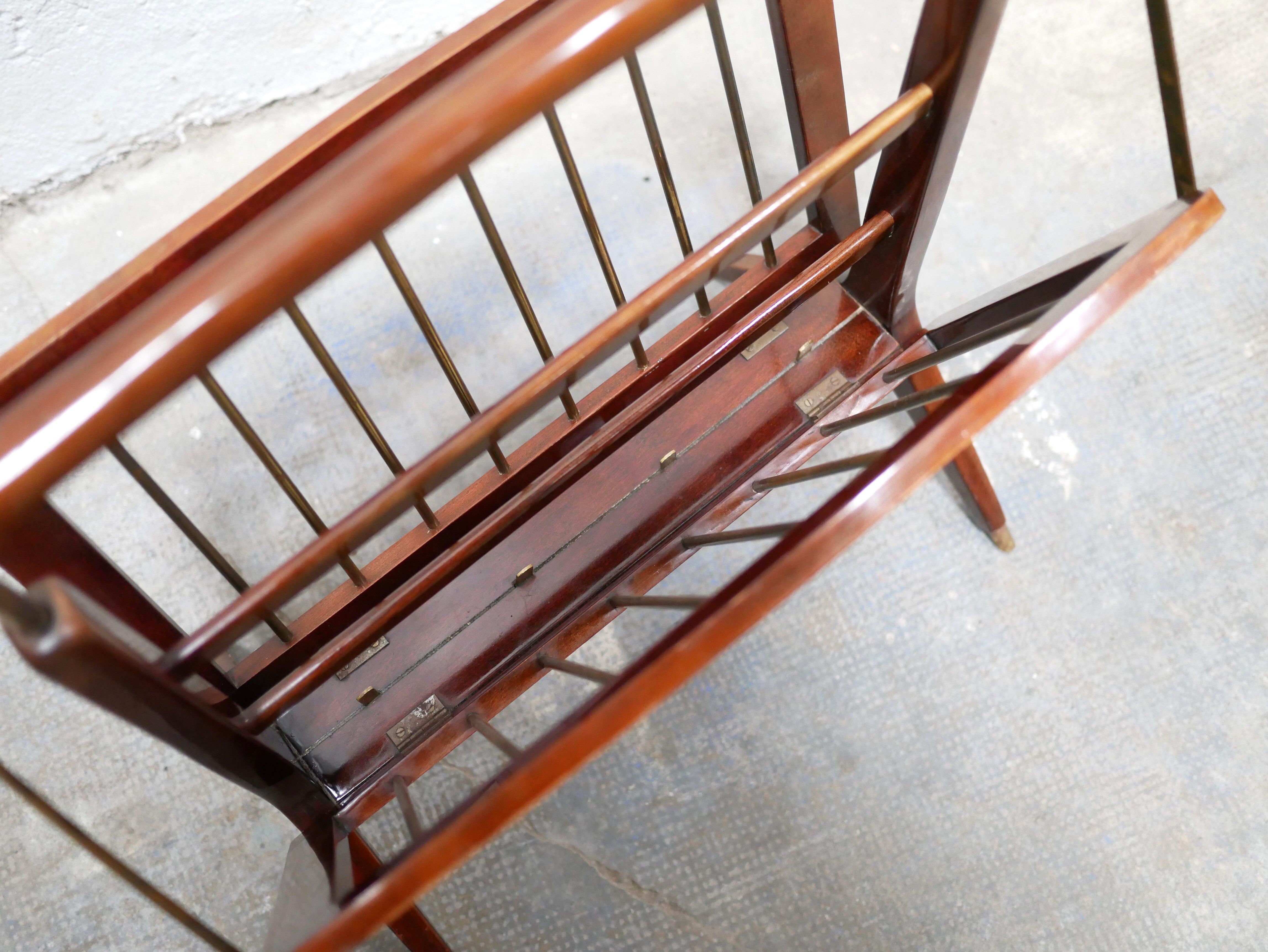 Porte-revues pliable en bois et laiton, Made in Italy