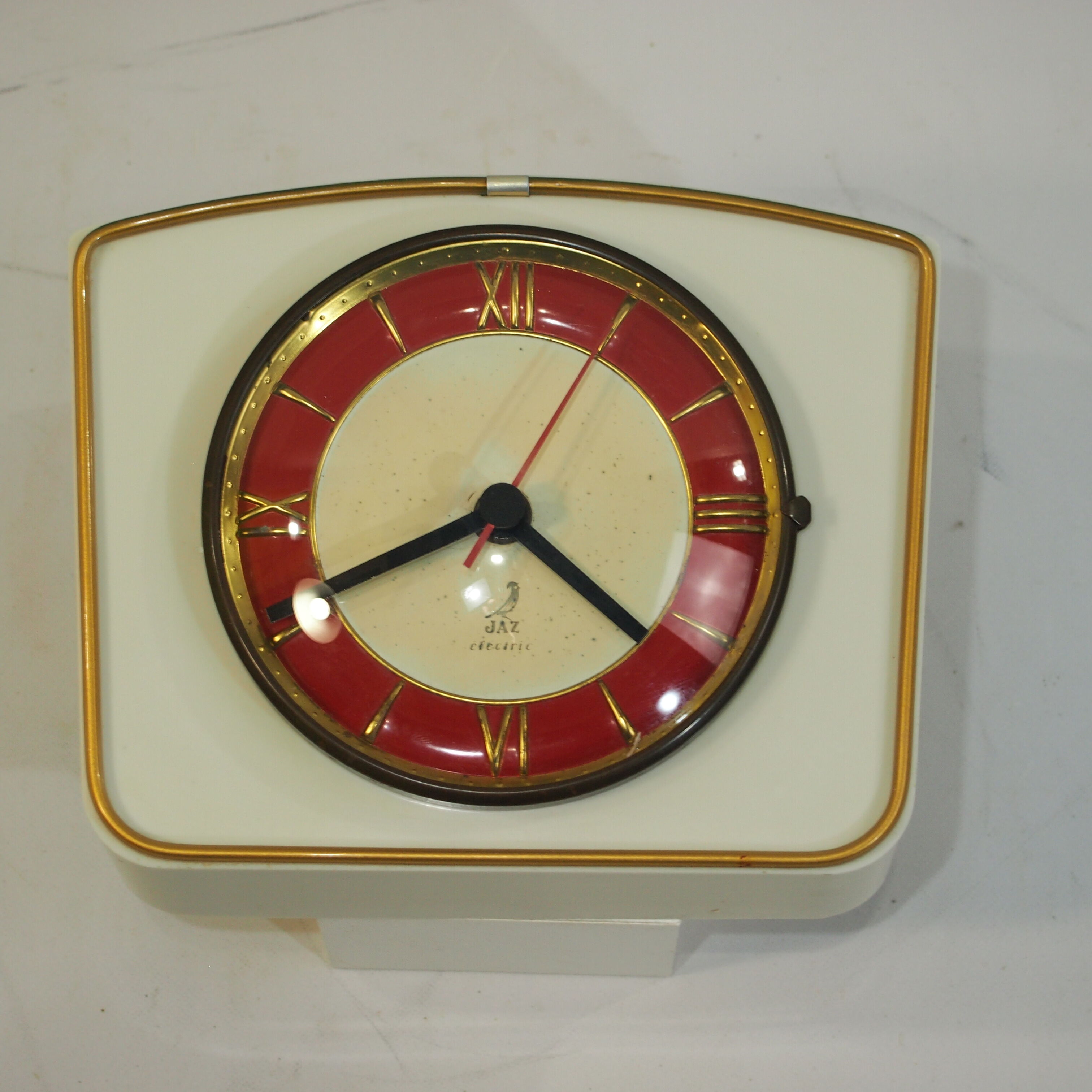 JAZ electric clock