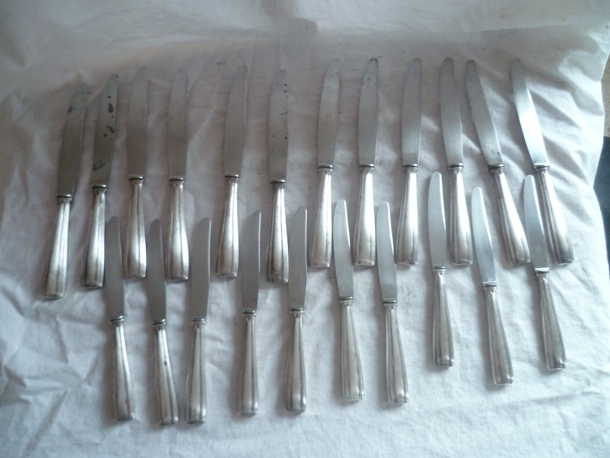 Ens. 12table knives 10 dessert knives in food. silver vintage style