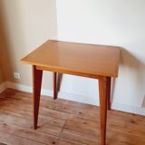 Table scandinave