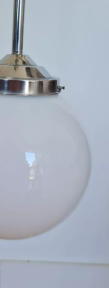 Suspension boule en opaline blanche 1930