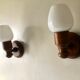 Paire d'appliques 1980 bois et opaline