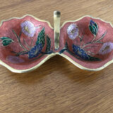 Empty pockets in brass and floral decoration
