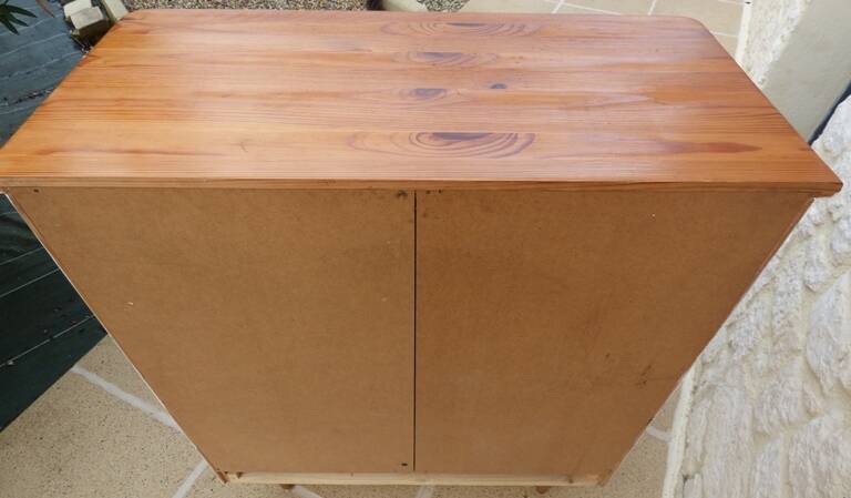 Grande Commode dessus bois 4  tiroirs cérusés blanc gris avec boutons métal