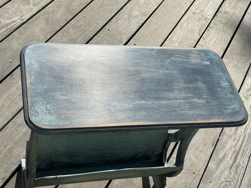 Pettie console magazine holder