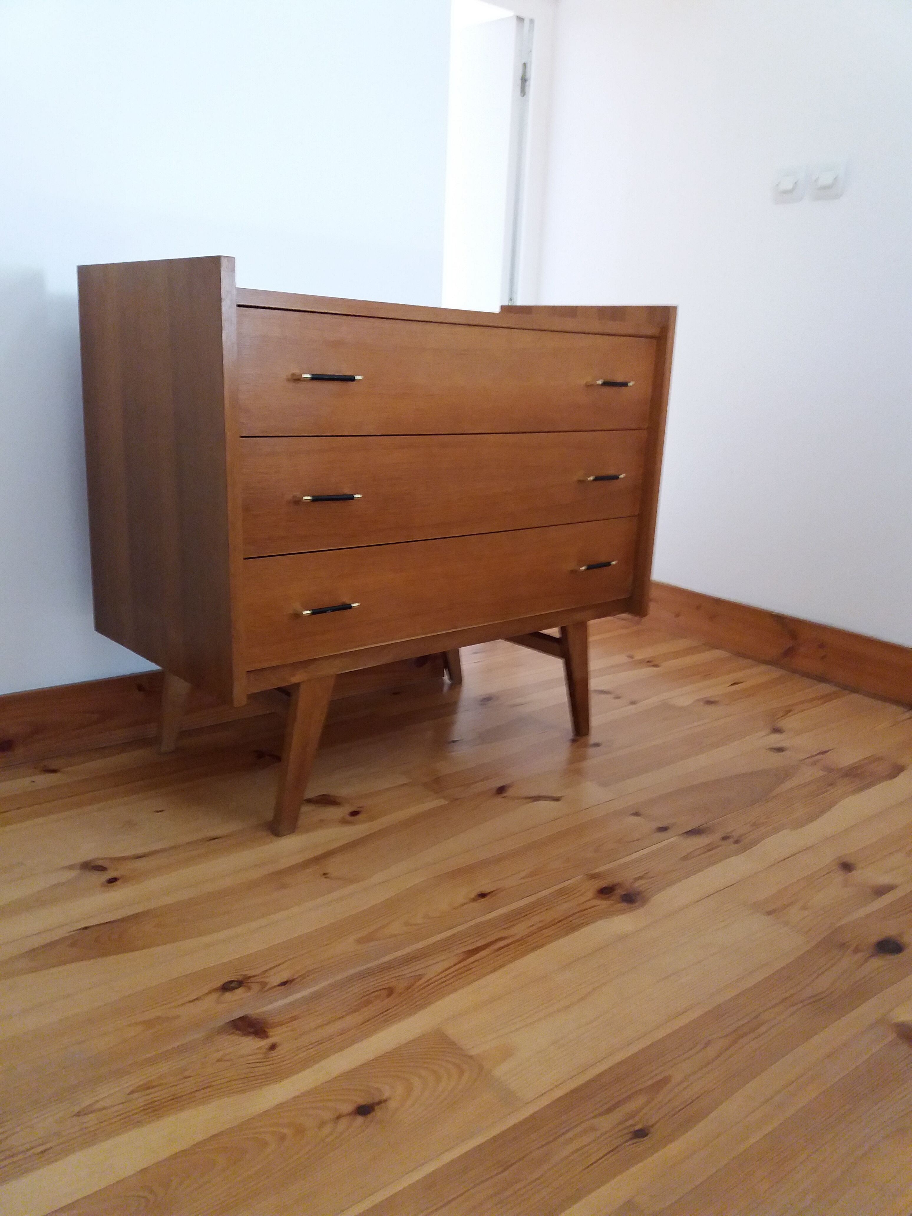 Commode années 60 pieds compas