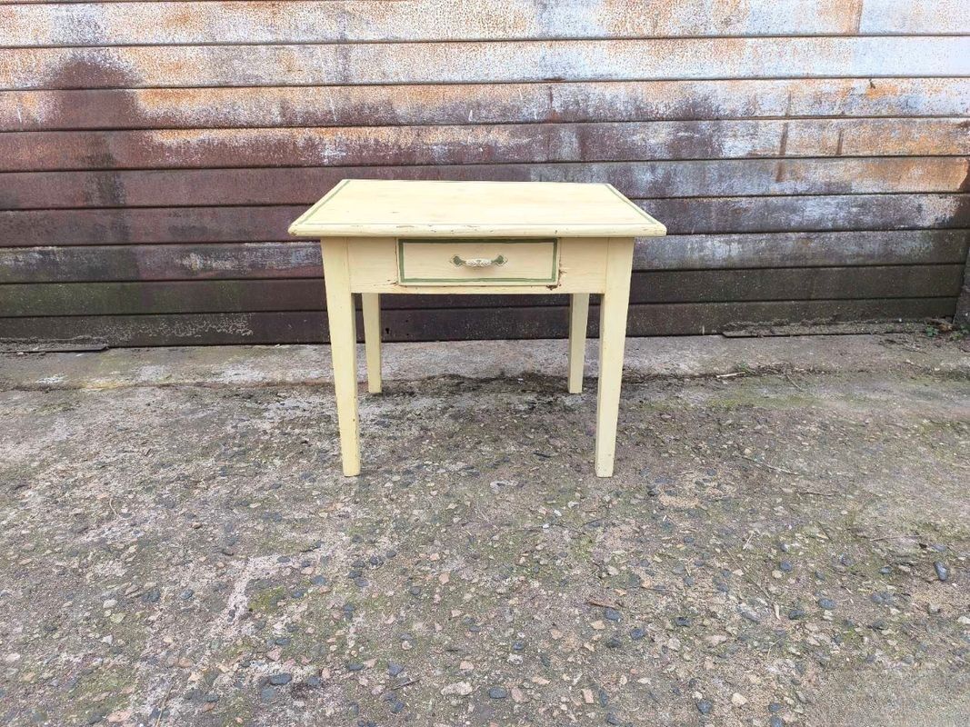 Table basse rectangulaire patinée jaune et vert
