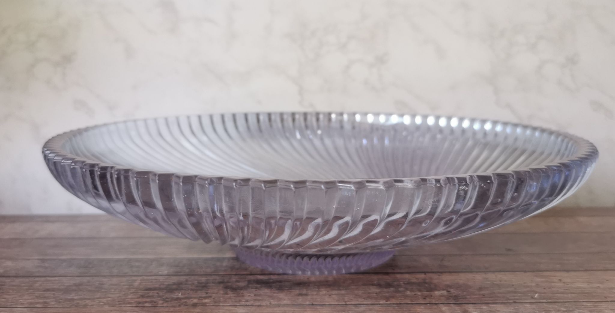 Striated glass cut