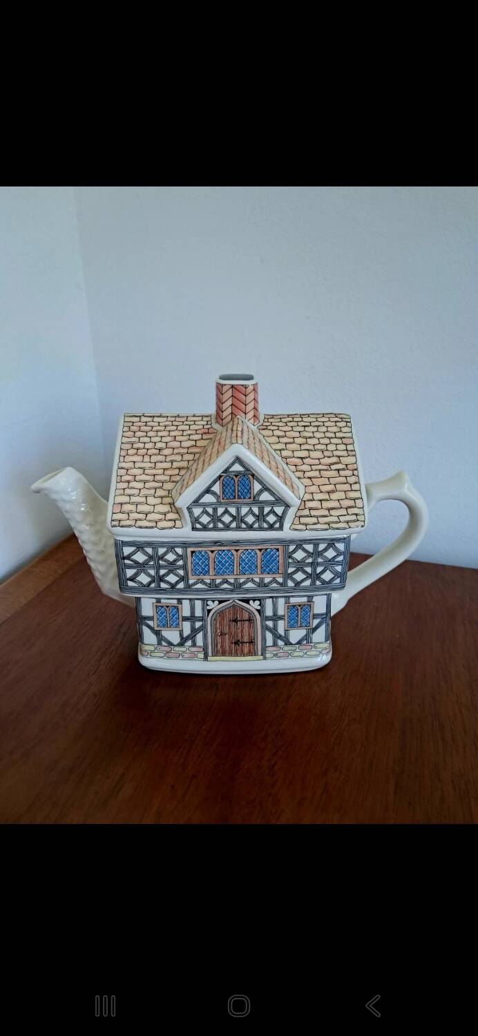 Théière anglaise  tudor house Années 1990